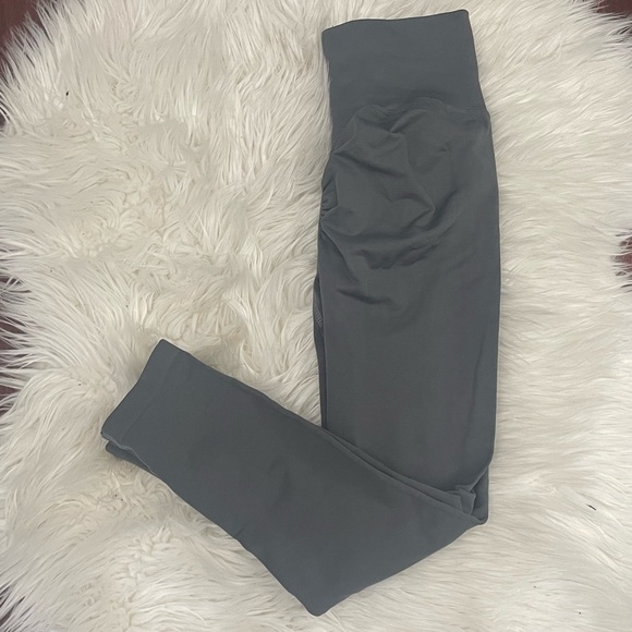 Butt Shaped High Waisted Leggings 🏋️ - Picture 4 of 6